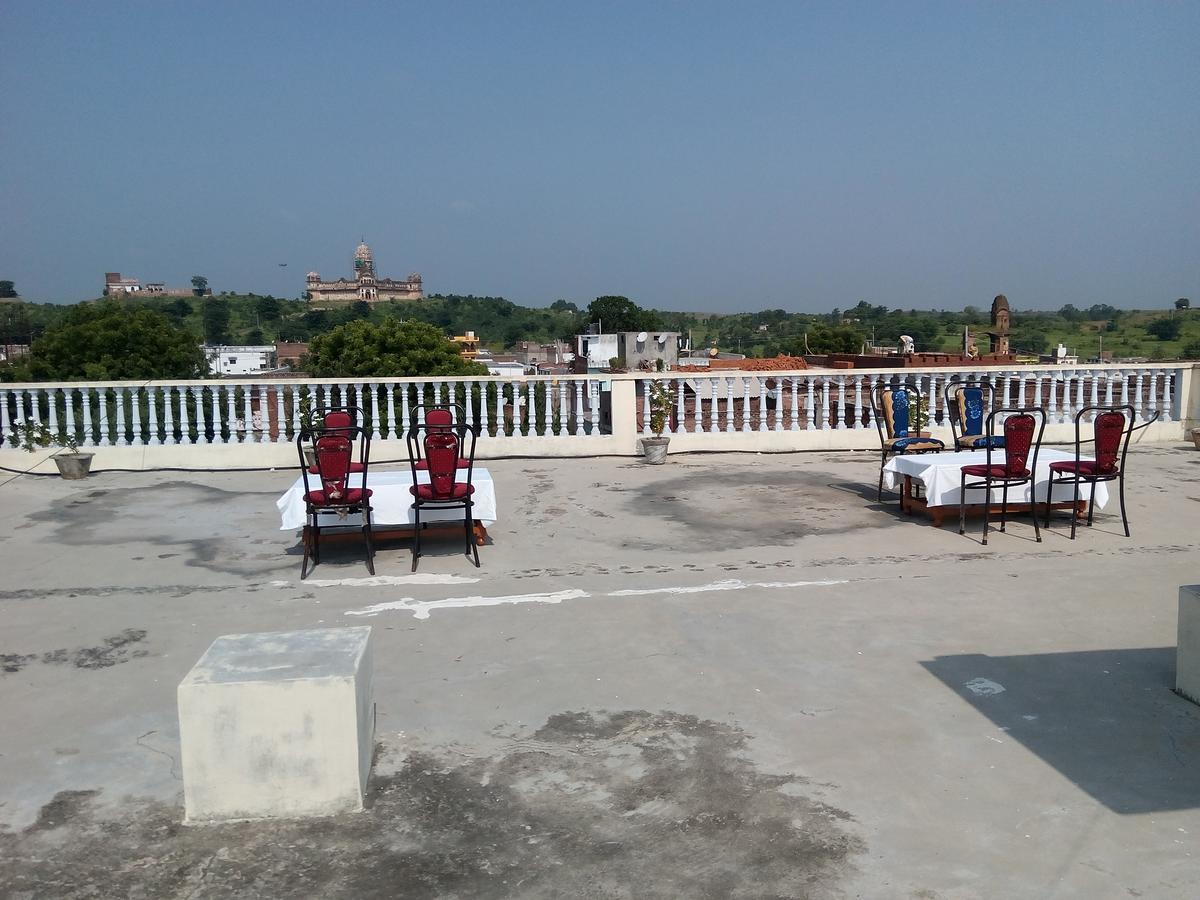 Hotel Shri Mahant Orchha 5 Mint Walking From Ram Raja Temple Dış mekan fotoğraf
